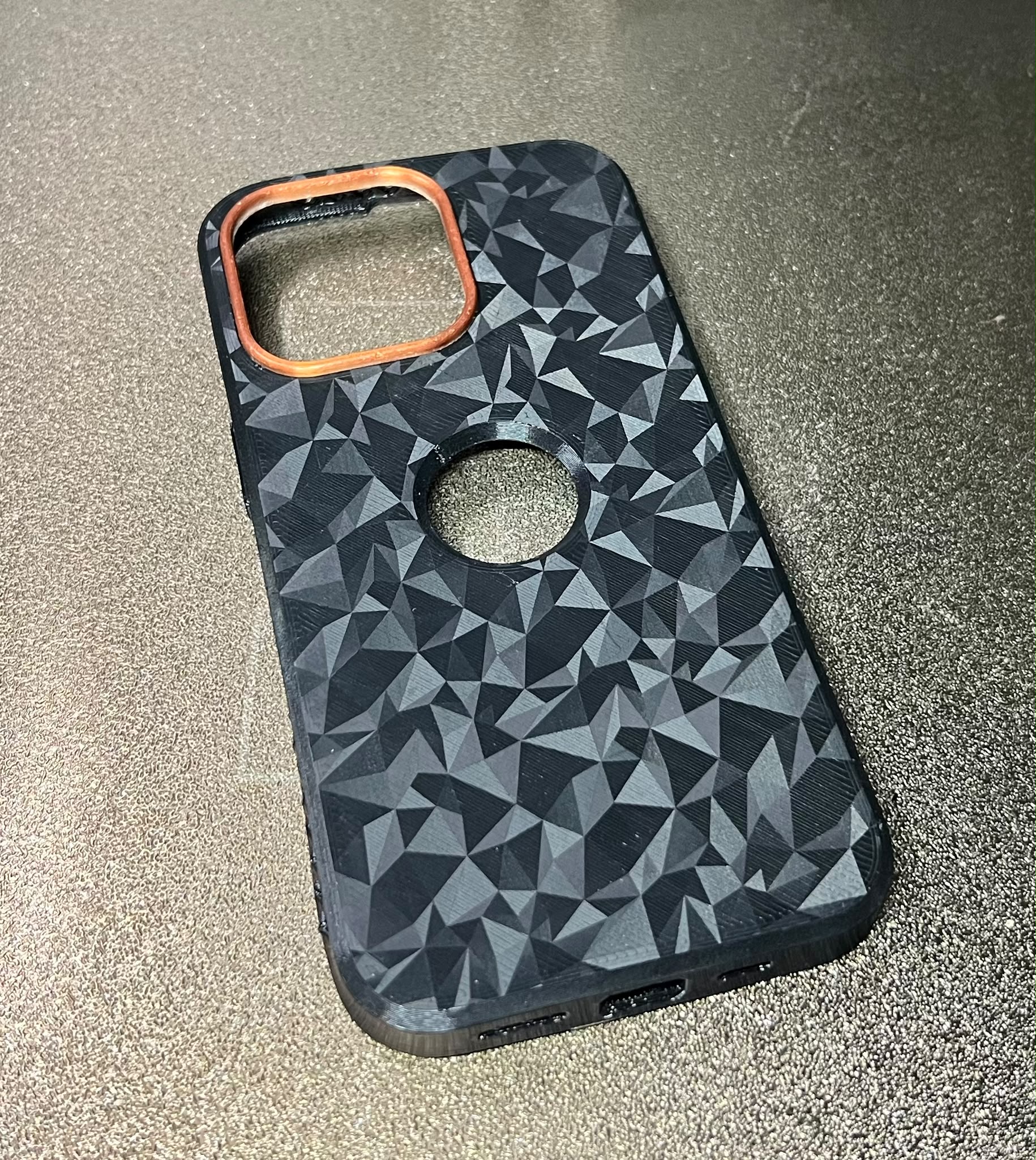 Geometric-pattern 3D-printed phone case